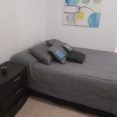 Hermoso Apartamento Frente Aeropuerto De Isla Verde San Juan Dış mekan fotoğraf